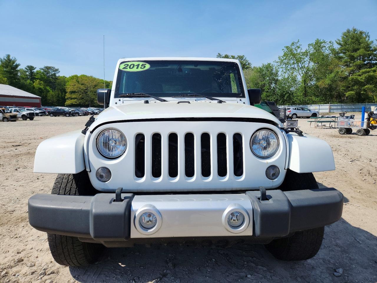 2015 Jeep Wrangler Unlimited Sahara - Image 5