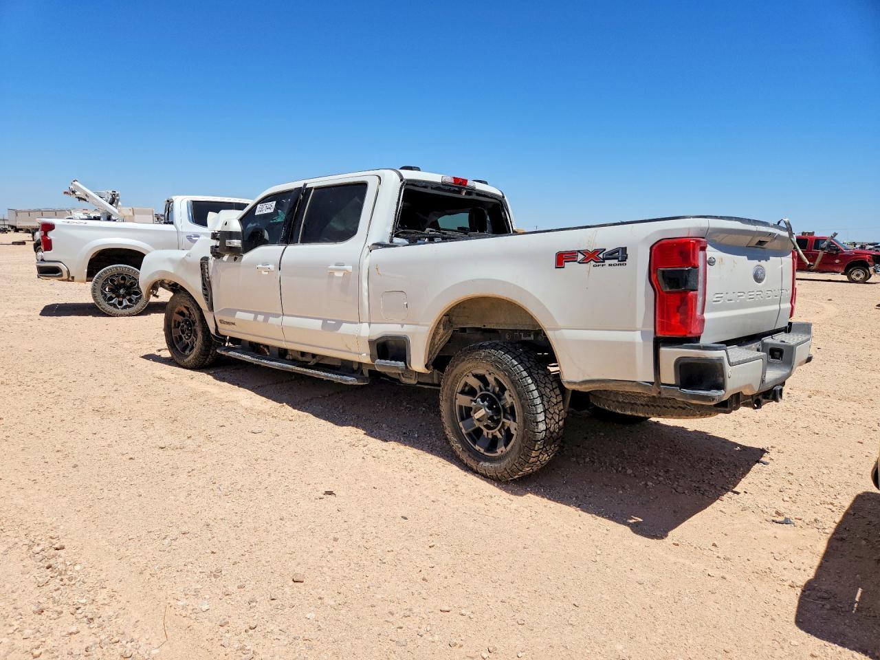 2023 Ford F250 Super Duty - Фото 2