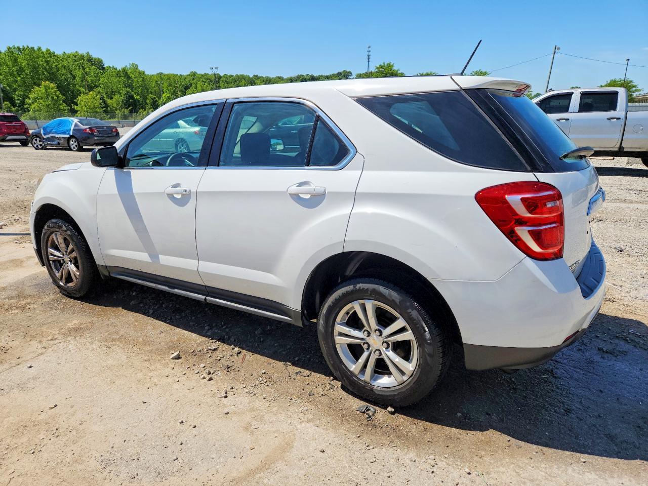2017 Chevrolet Equinox Ls - Фото 2