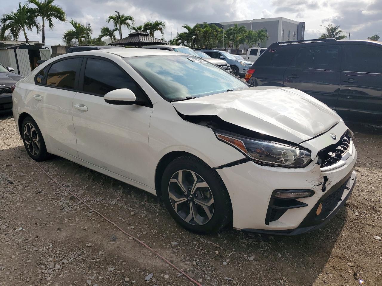 2021 Kia Forte Lxs - Фото 4