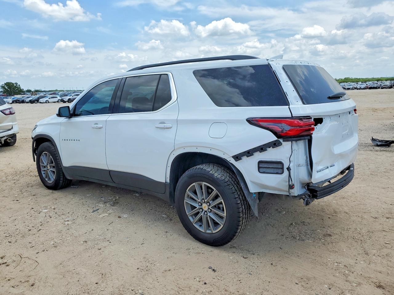 2022 Chevrolet Traverse Lt - Image 2
