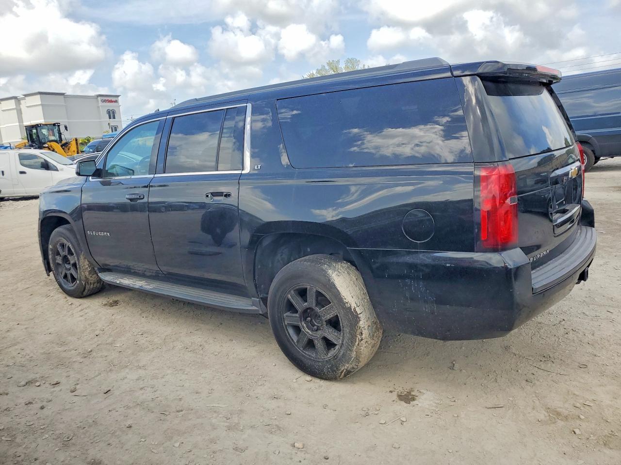 2018 Chevrolet Suburban C1500 Lt - Фото 2
