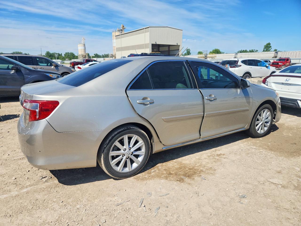 2013 Toyota Camry Xle - Image 3