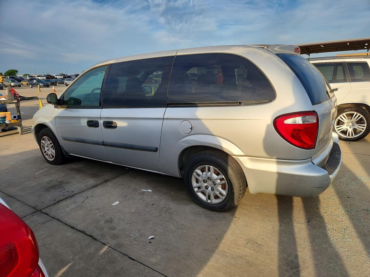 2005 Dodge Caravan - Фото 2