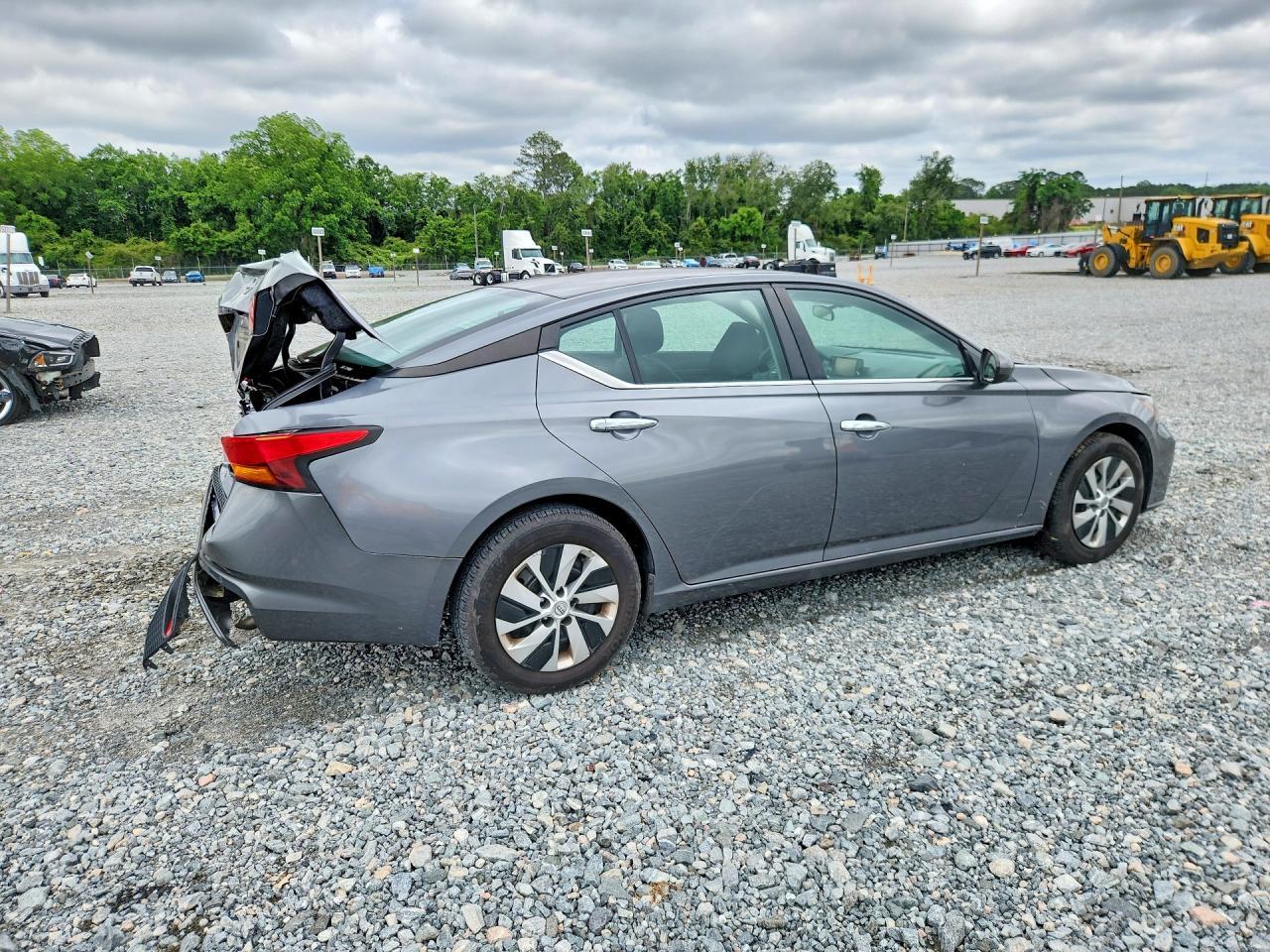 2023 Nissan Altima S - Image 3