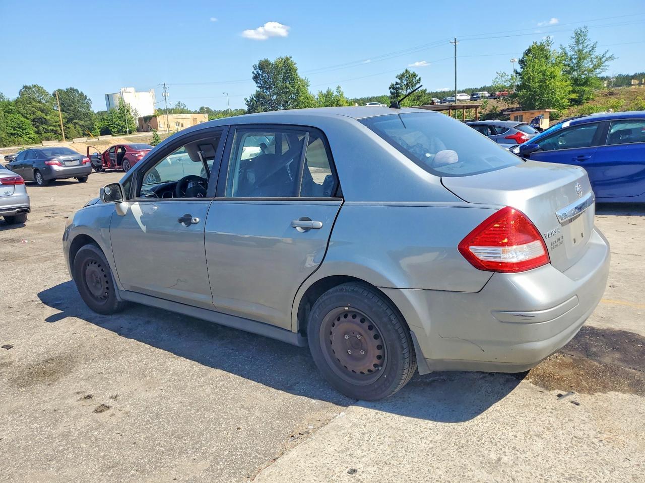 2009 Nissan Versa 1.8 S - Фото 2