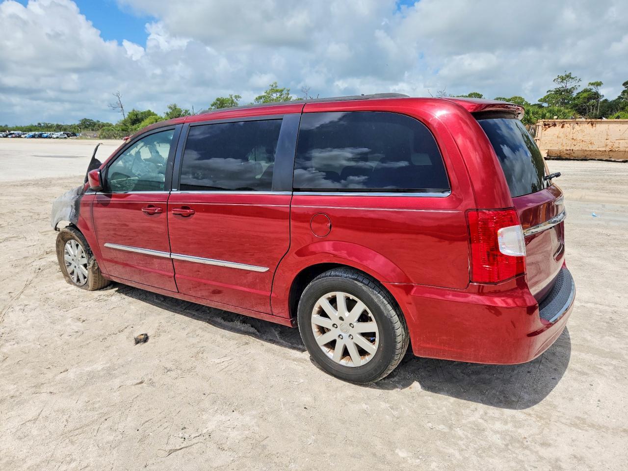 2014 Chrysler Town & Country Touring - Фото 2