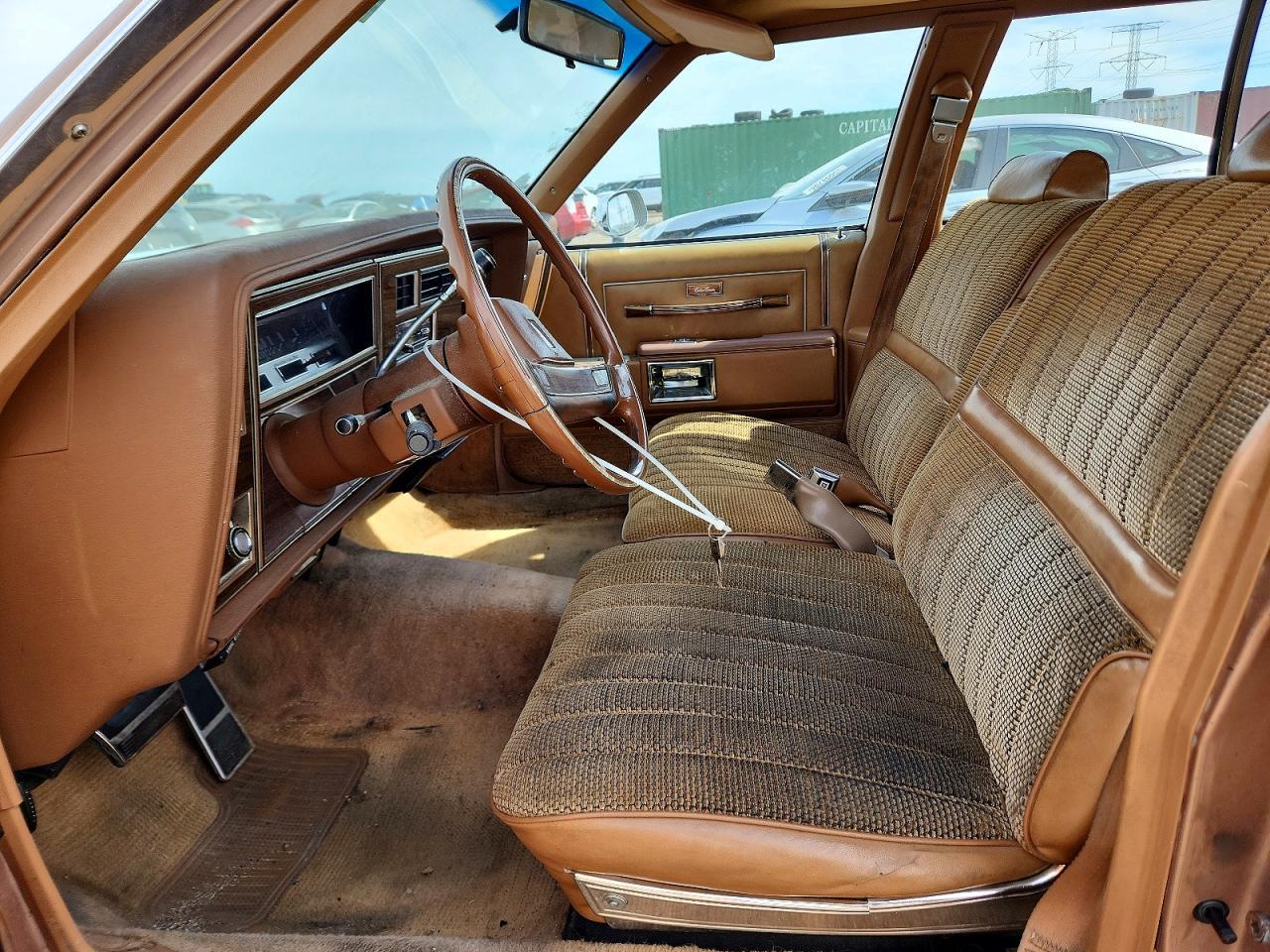 1988 Oldsmobile Custom Cruiser - Фото 7