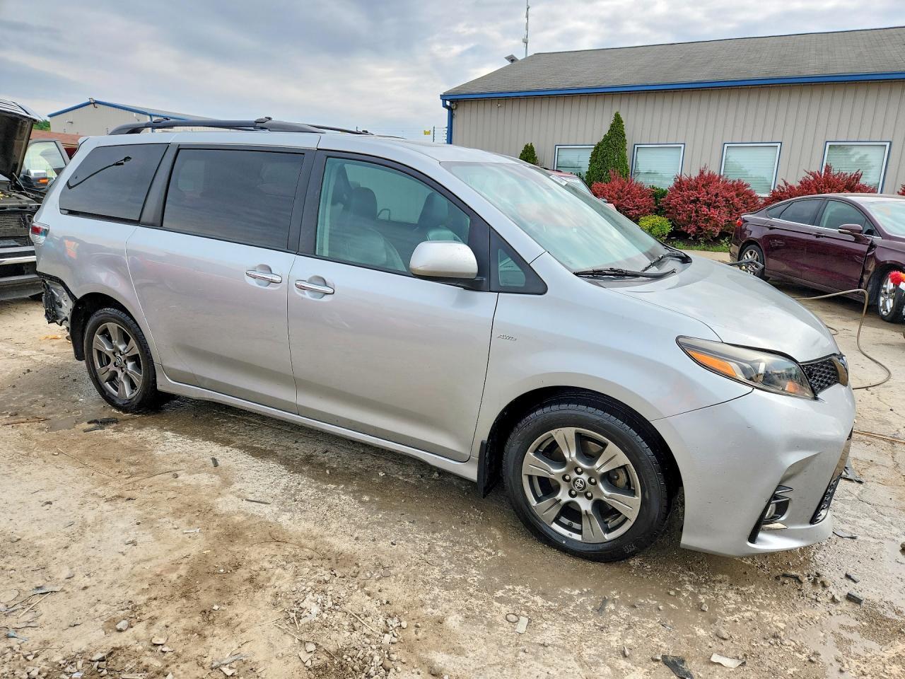 2019 Toyota Sienna Se Premium 7-Passenger - Image 4