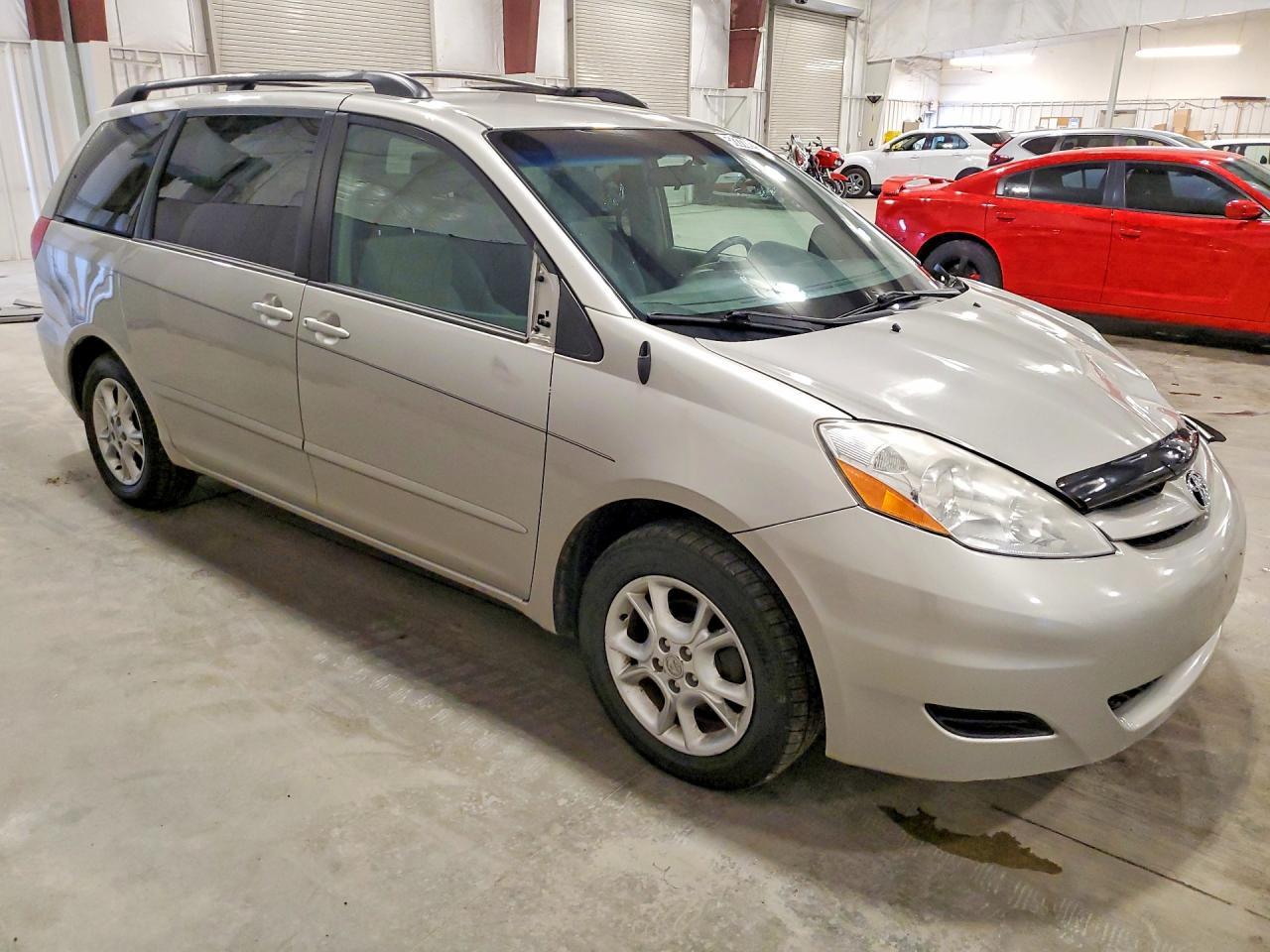 2008 Toyota Sienna Le 8-Passenger - Image 4