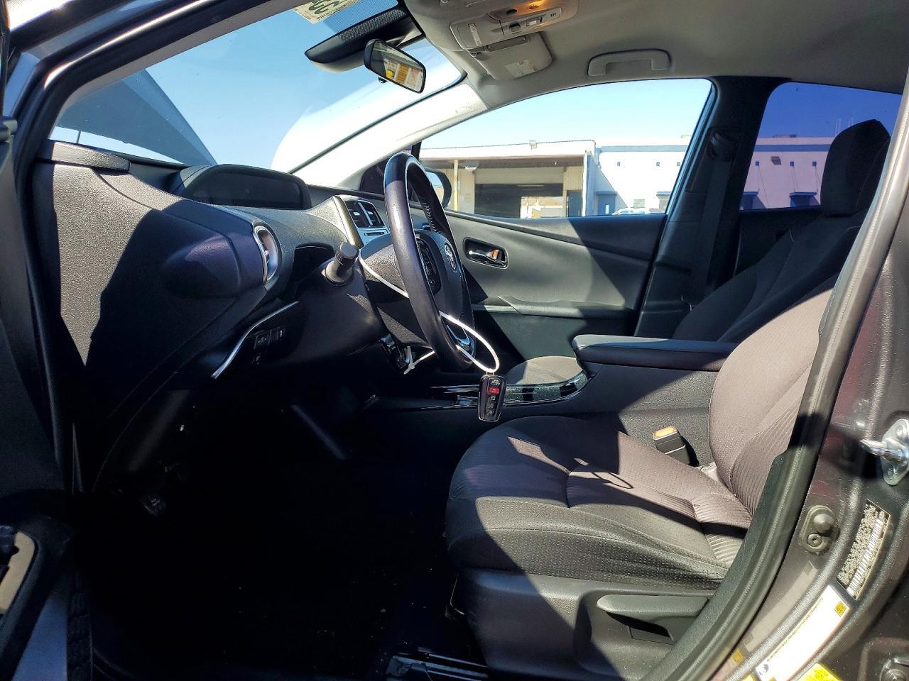 2020 Toyota Prius Prime Le - Image 7
