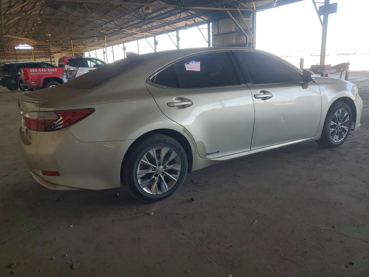 2015 Lexus Es 300H - Image 3