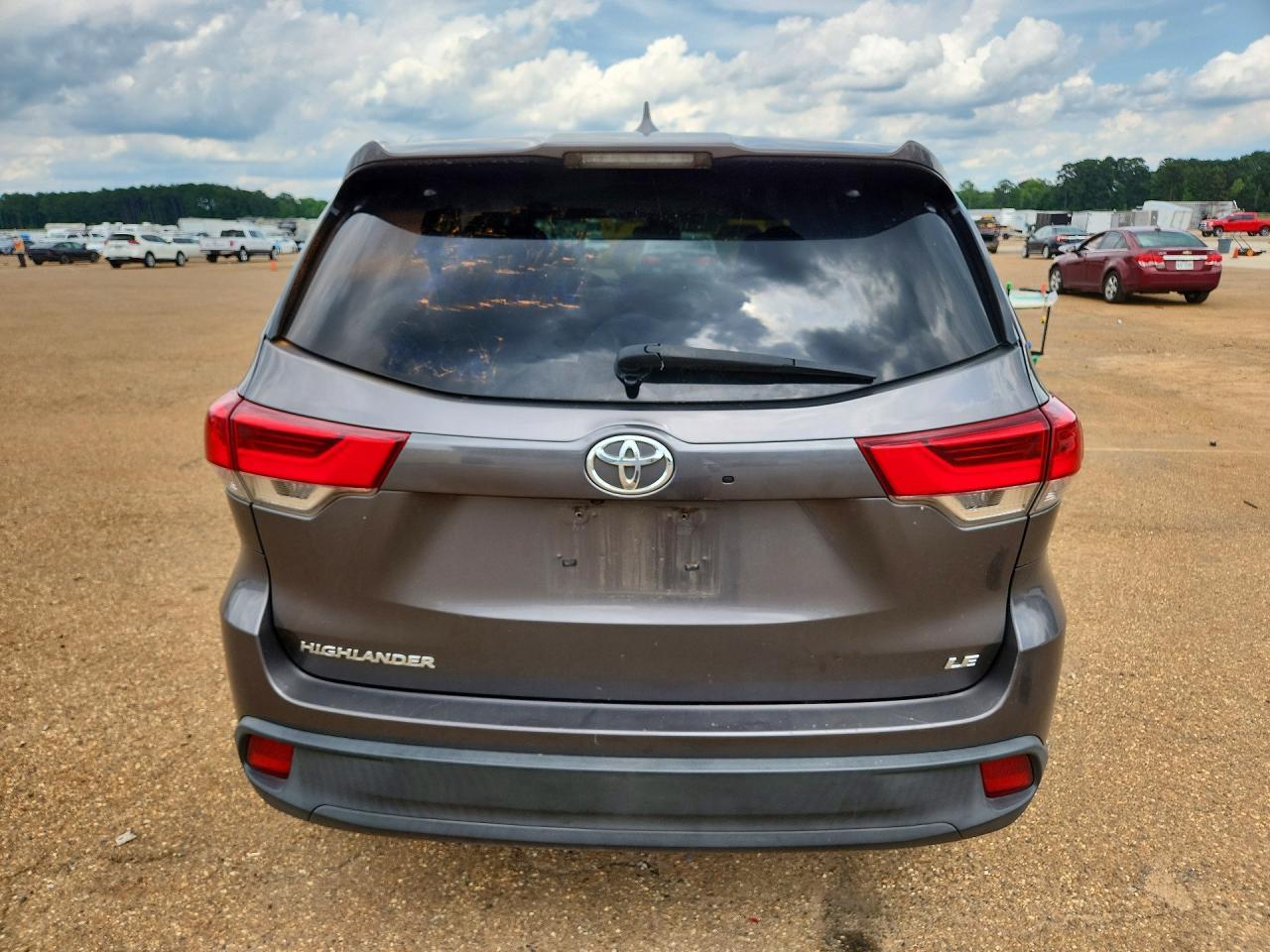 2017 Toyota Highlander Le Plus - Фото 6