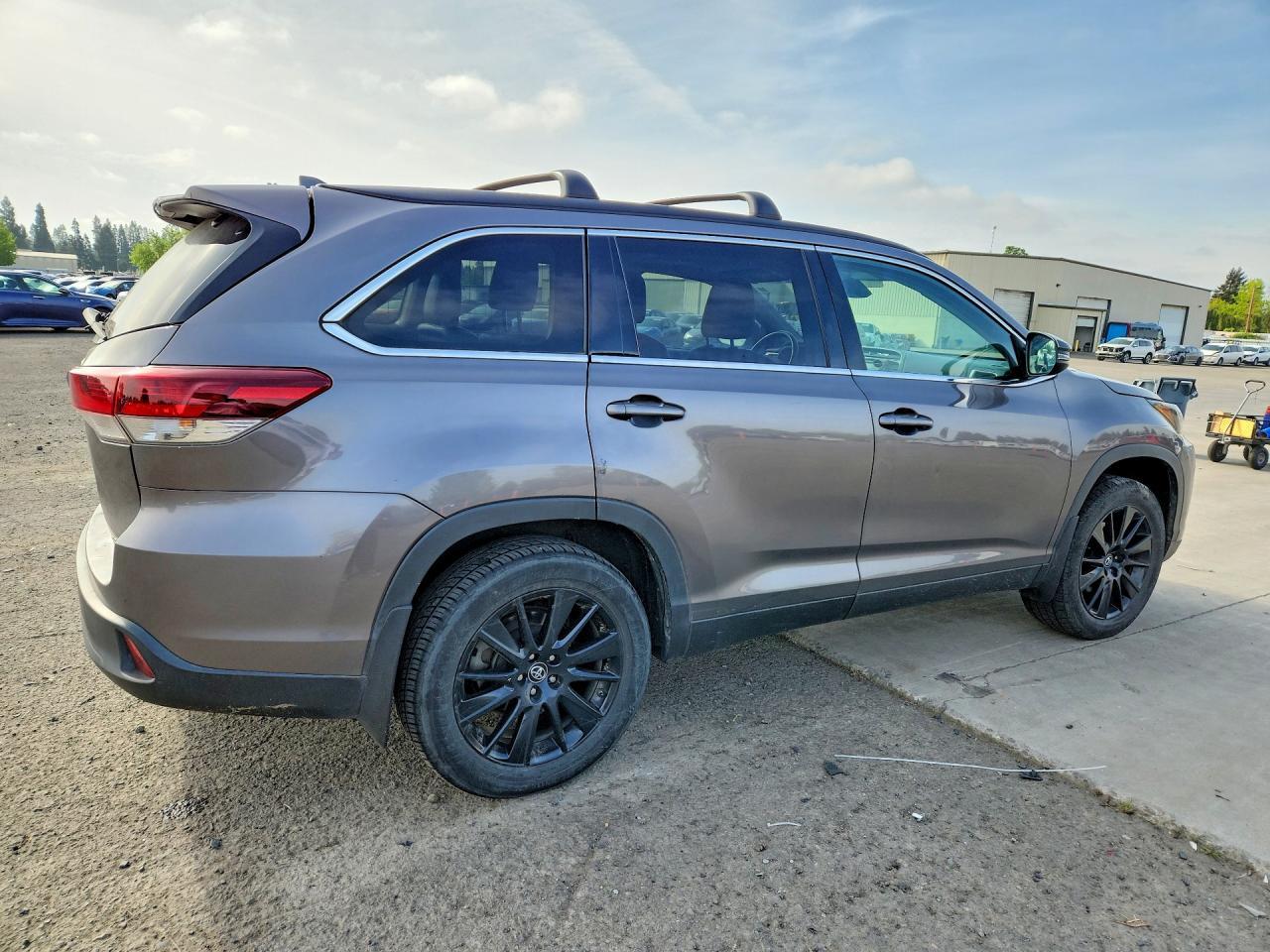 2019 Toyota Highlander Se - Image 3