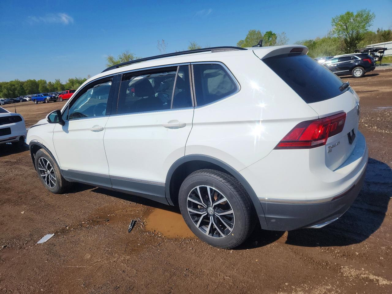2021 Volkswagen Tiguan Se - Фото 2