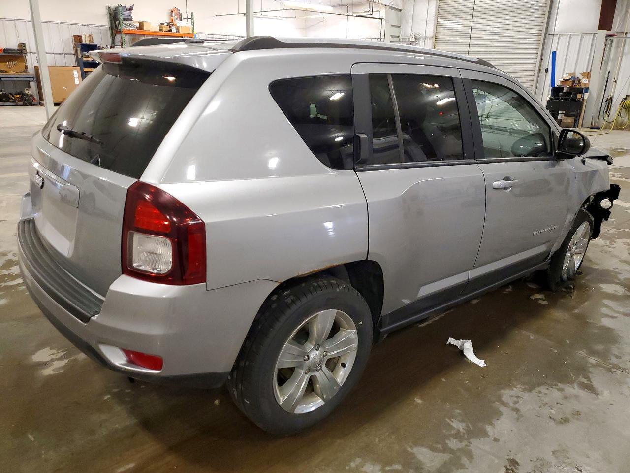 2016 Jeep Compass Sport - Фото 3