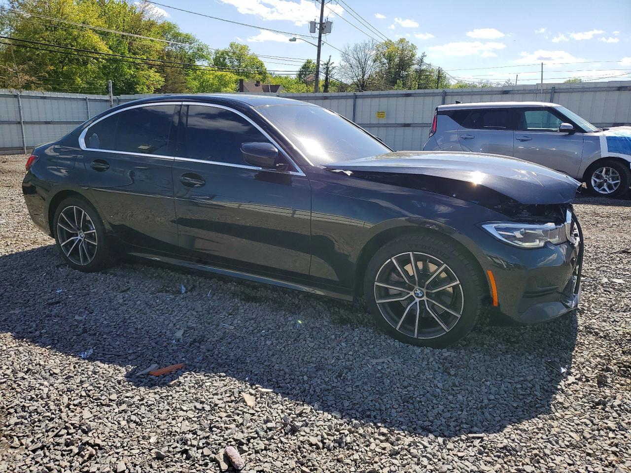 2022 BMW 330Xi - Фото 4