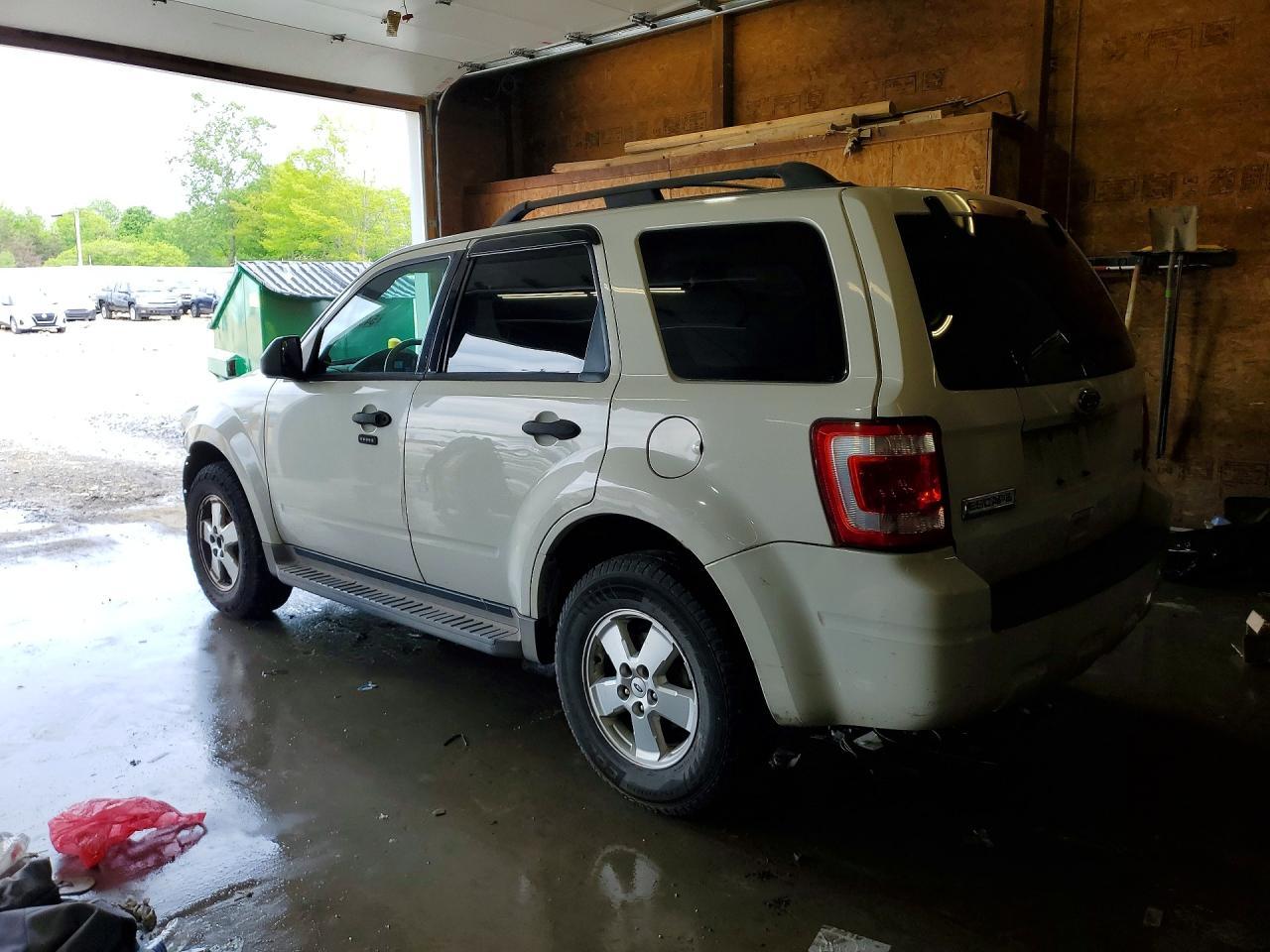 2010 Ford Escape Xlt - Image 2