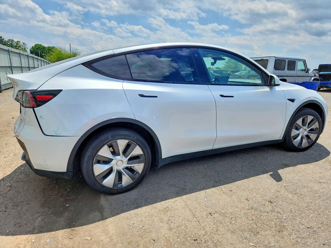 2023 Tesla Model Y - Фото 3