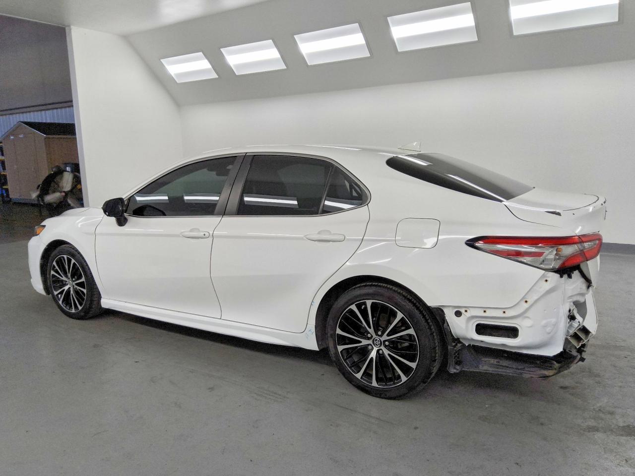 2019 Toyota Camry Se - Image 2