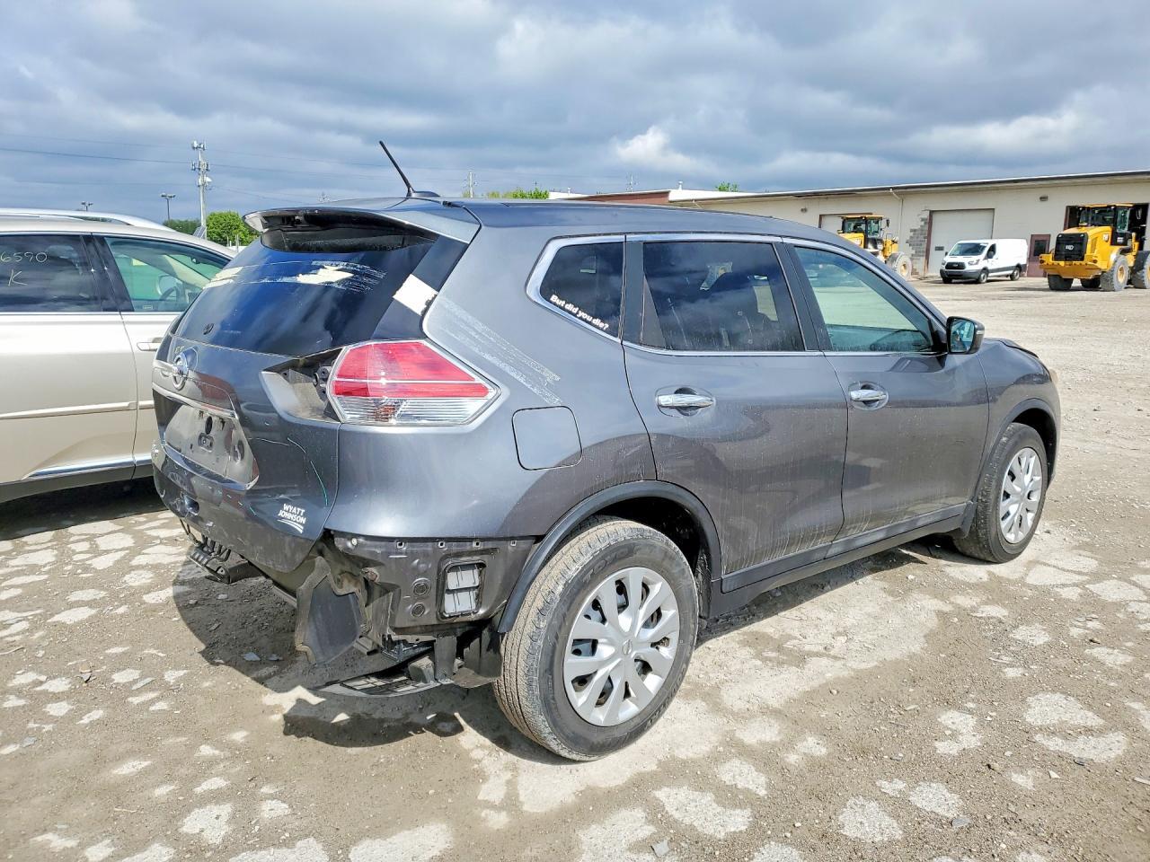 2015 Nissan Rogue S - Image 3