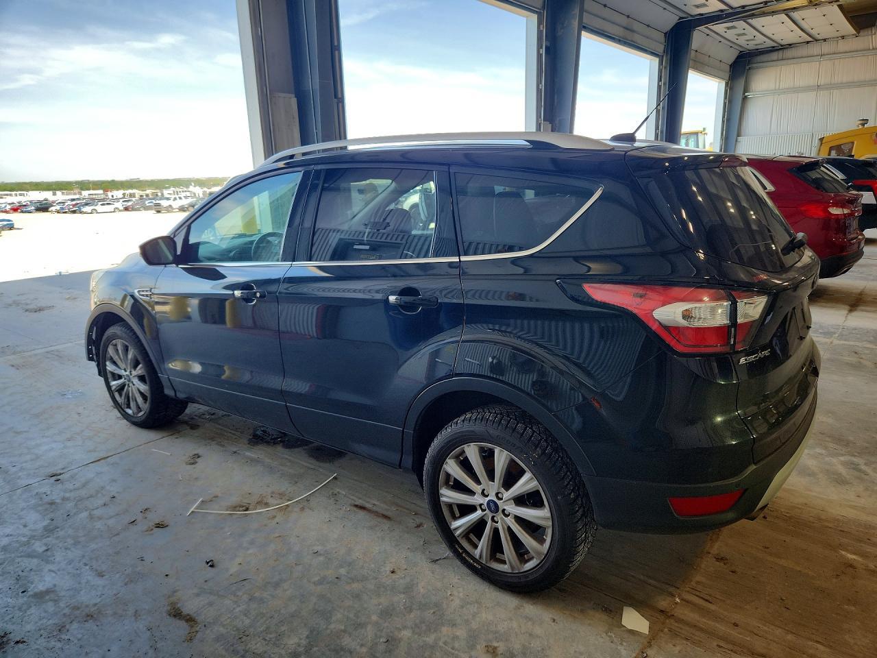 2017 Ford Escape Titanium - Фото 2