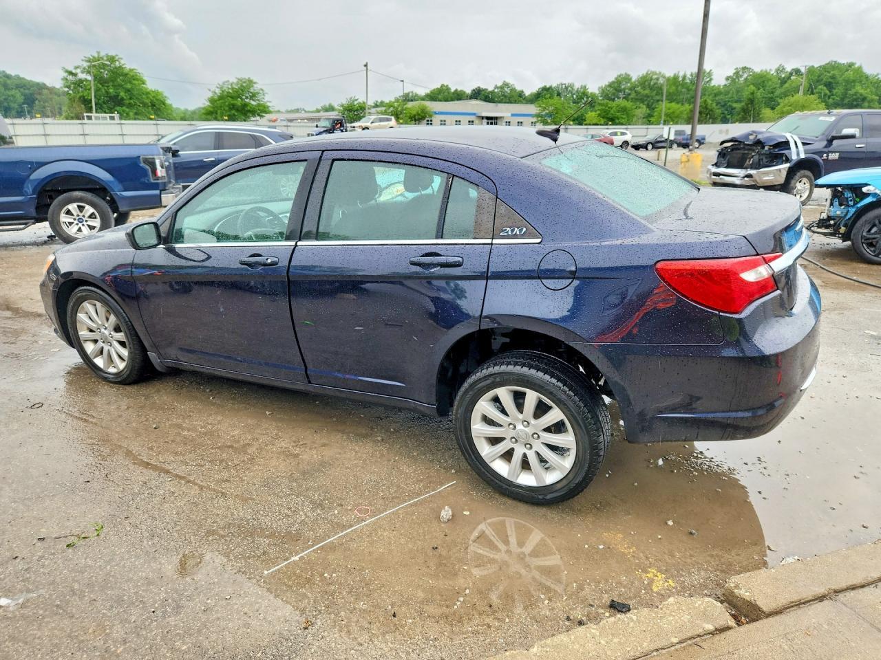 2012 Chrysler 200 Touring - Image 2