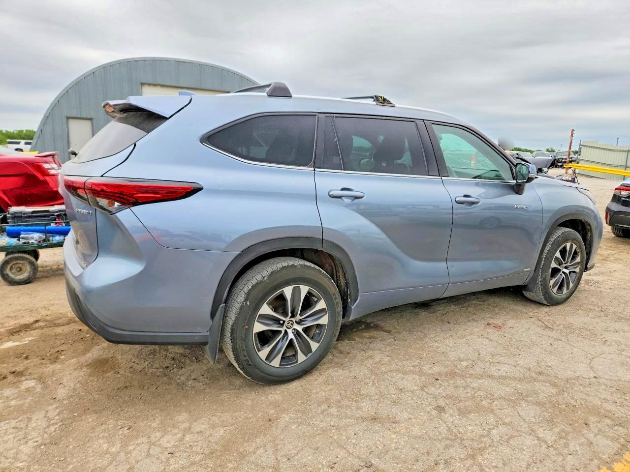 2021 Toyota Highlander Hybrid Xle - Image 3
