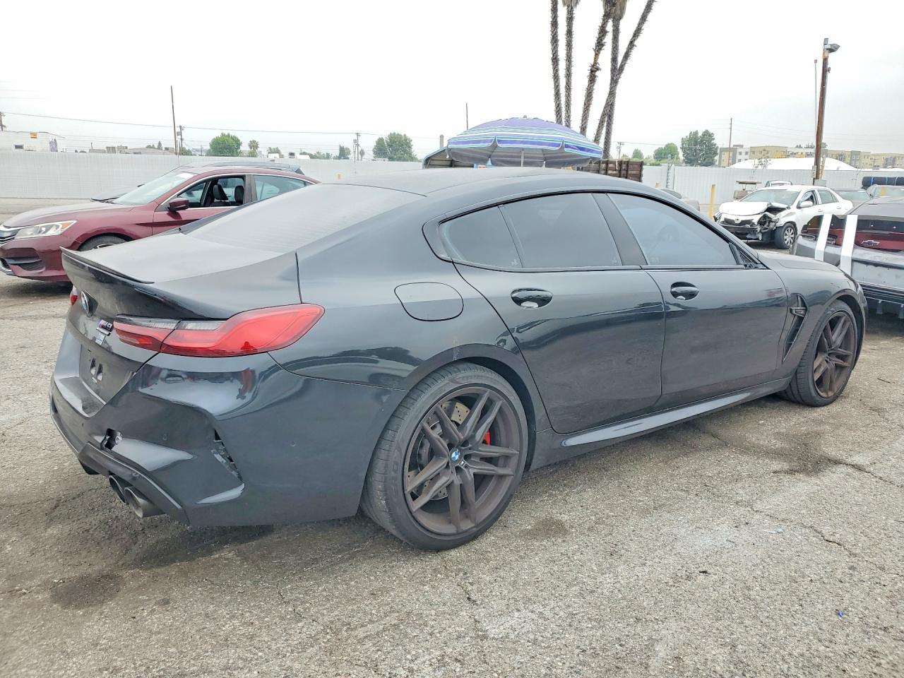 2022 BMW M8 - Фото 3