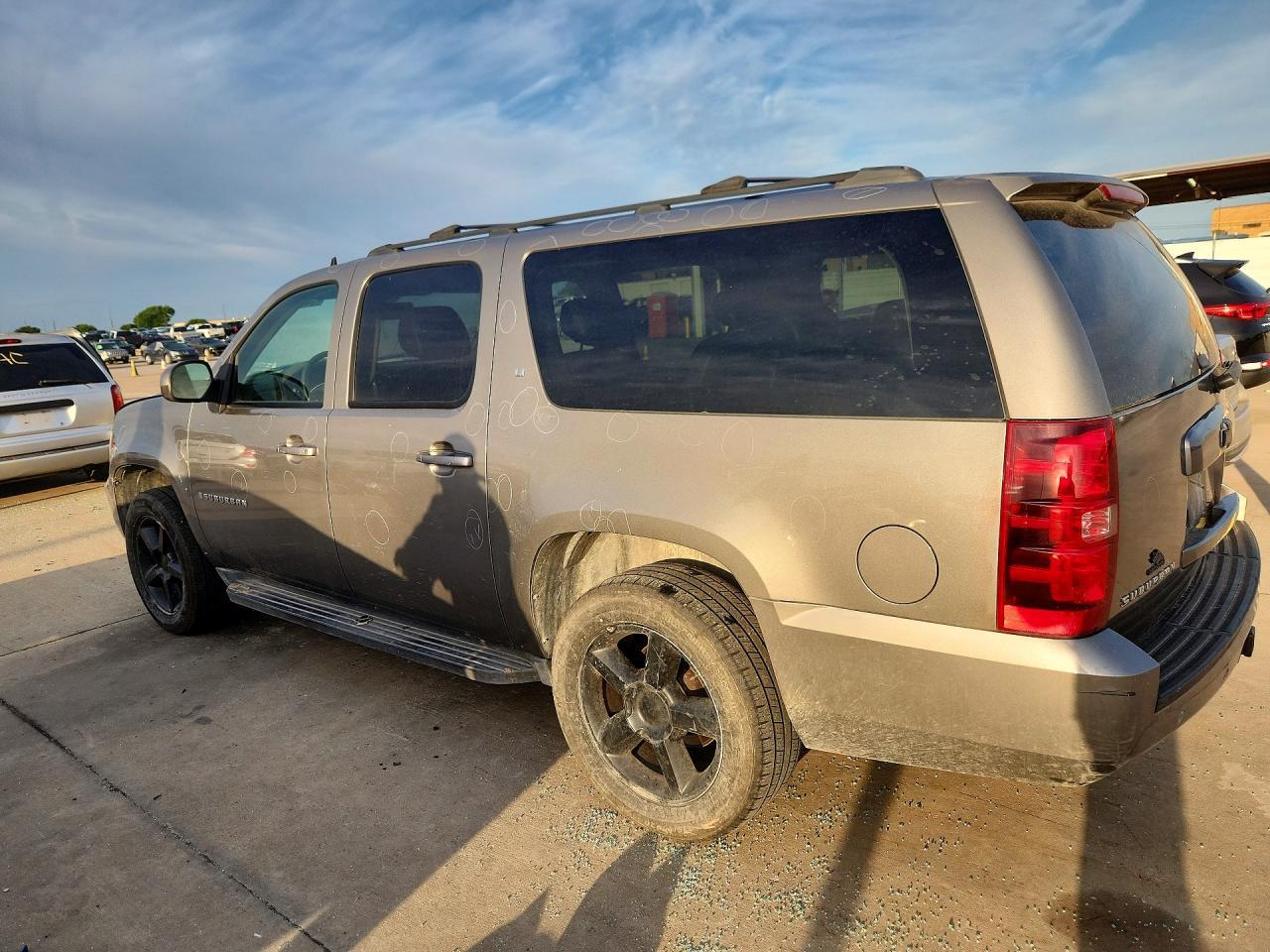 2009 Chevrolet Suburban C1500 Lt - Image 2