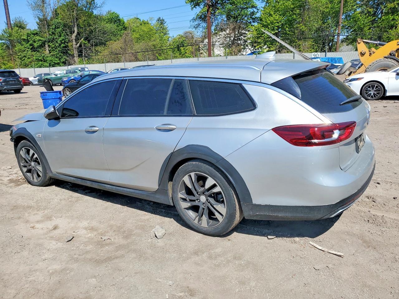 2019 Buick Regal Tourx Essence - Фото 2