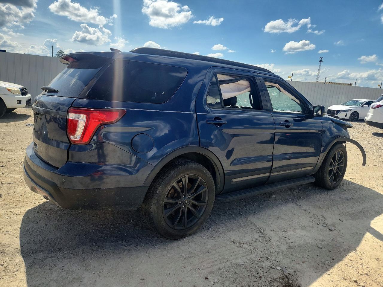 2017 Ford Explorer Xlt - Image 3