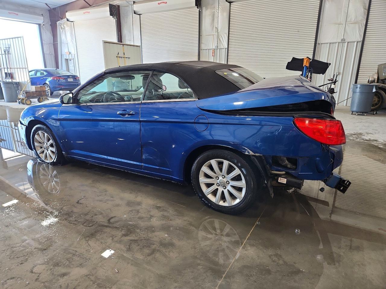 2010 Chrysler Sebring Touring - Фото 2