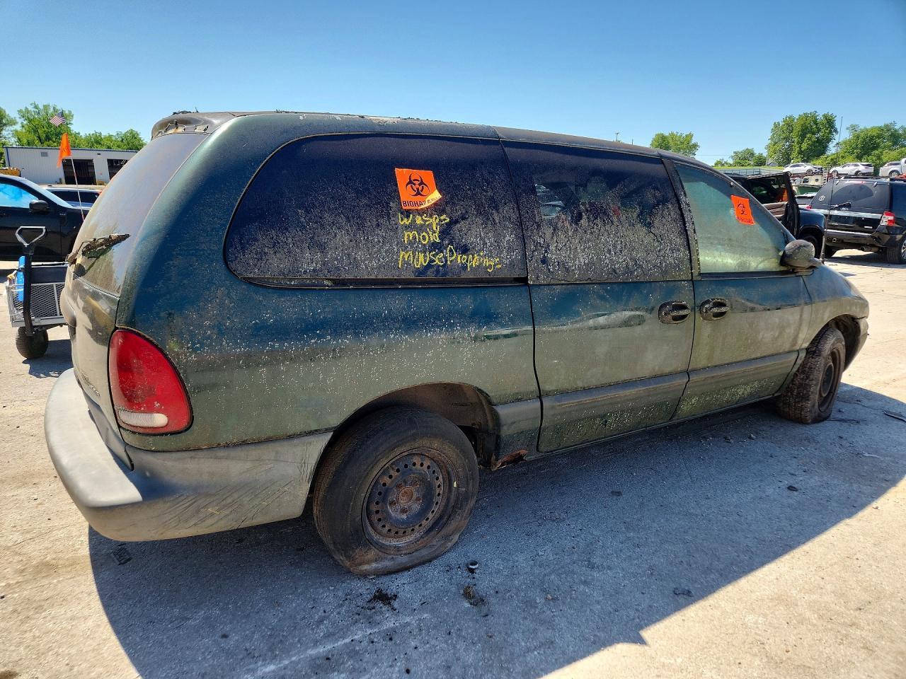 1996 Plymouth Grand Voyager Se - Фото 3