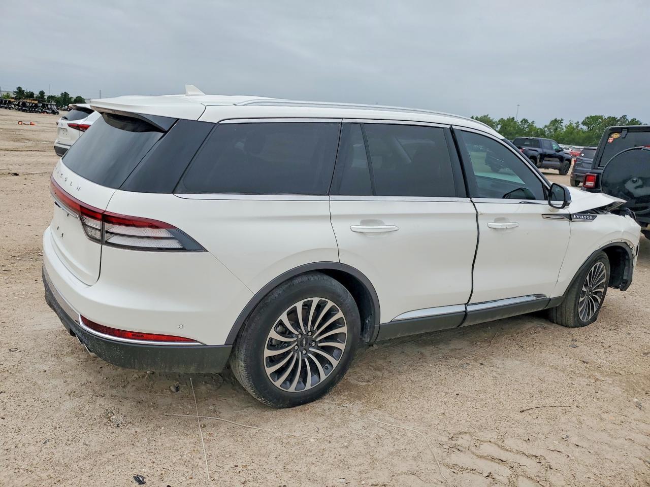 2023 Lincoln Aviator Reserve - Image 3