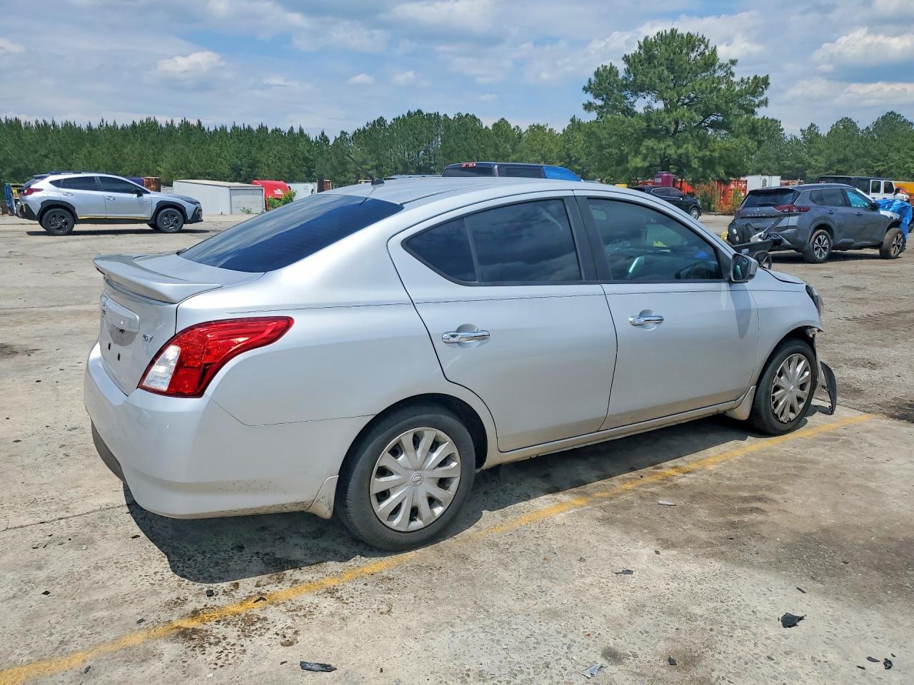 2017 Nissan Versa 1.6 Sv - Image 3