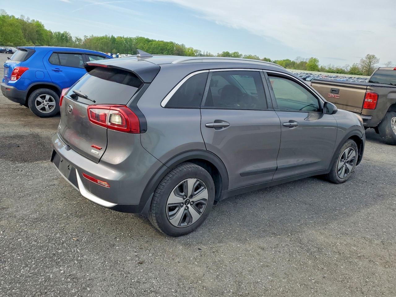 2017 Kia Niro Lx - Фото 3