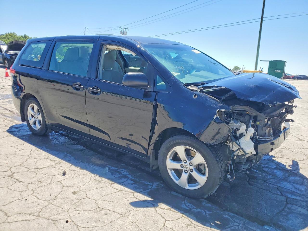 2014 Toyota Sienna L 7-Passenger - Фото 4