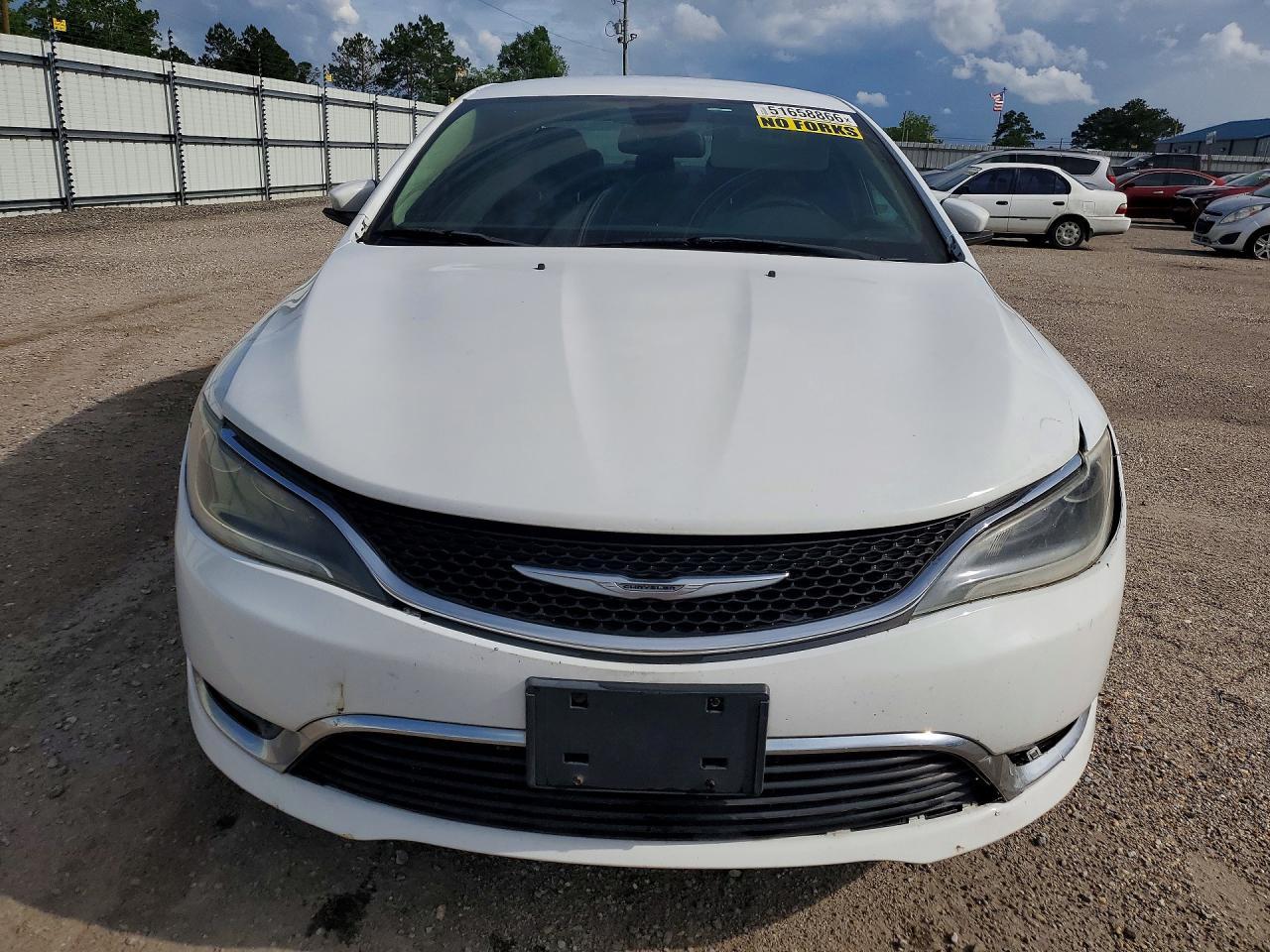 2016 Chrysler 200 Limited - Image 5