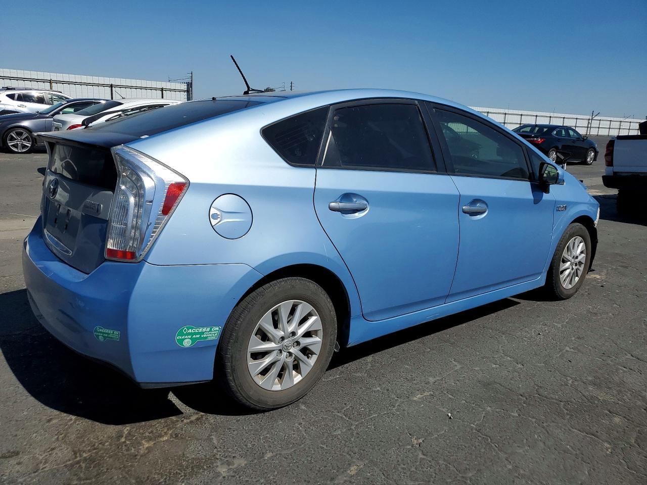 2014 Toyota Prius Plug-In Hybrid Advanced - Фото 3
