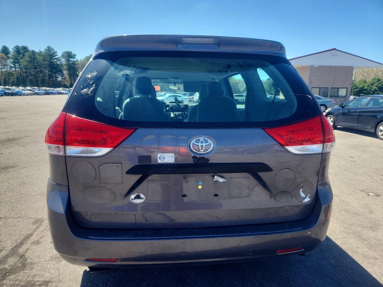 2014 Toyota Sienna L 7-Passenger - Фото 6