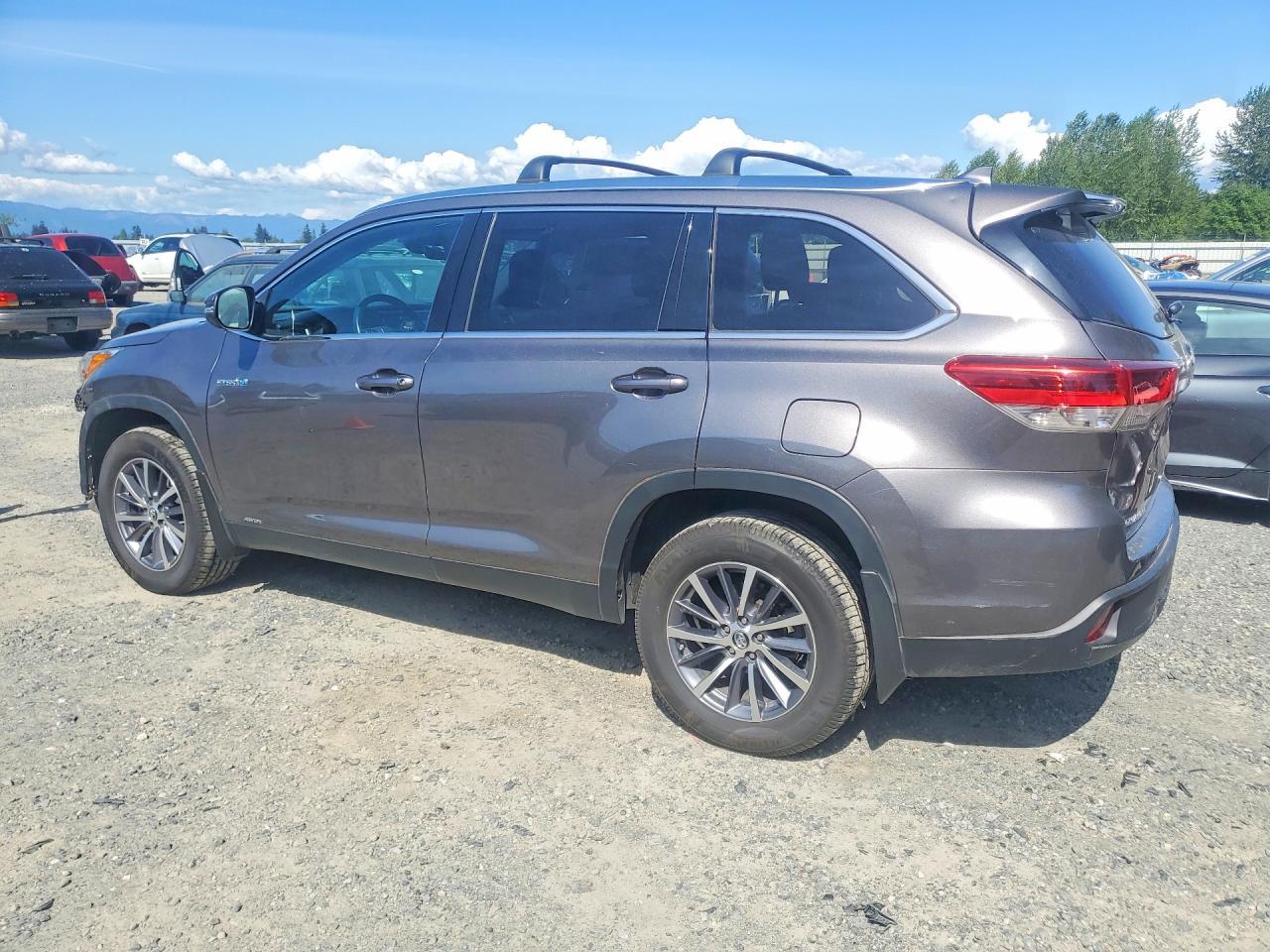 2019 Toyota Highlander Hybrid Xle - Image 2