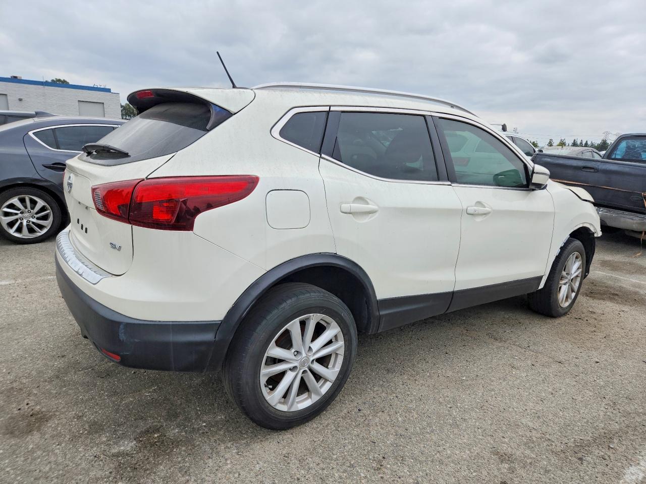 2017 Nissan Rogue Sport Sv - Image 3