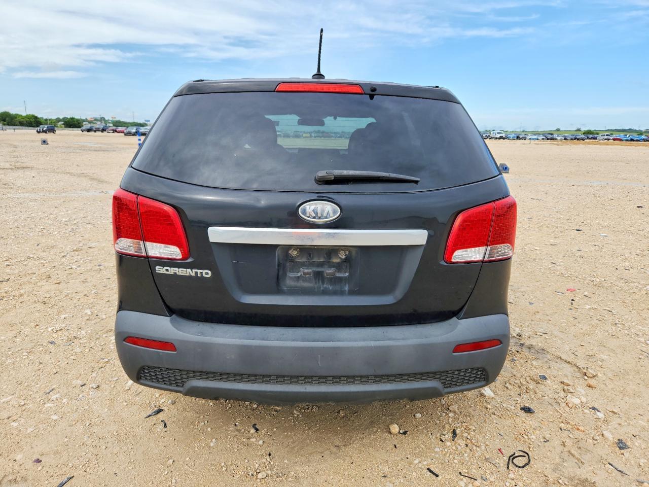 2011 Kia Sorento Lx - Image 6