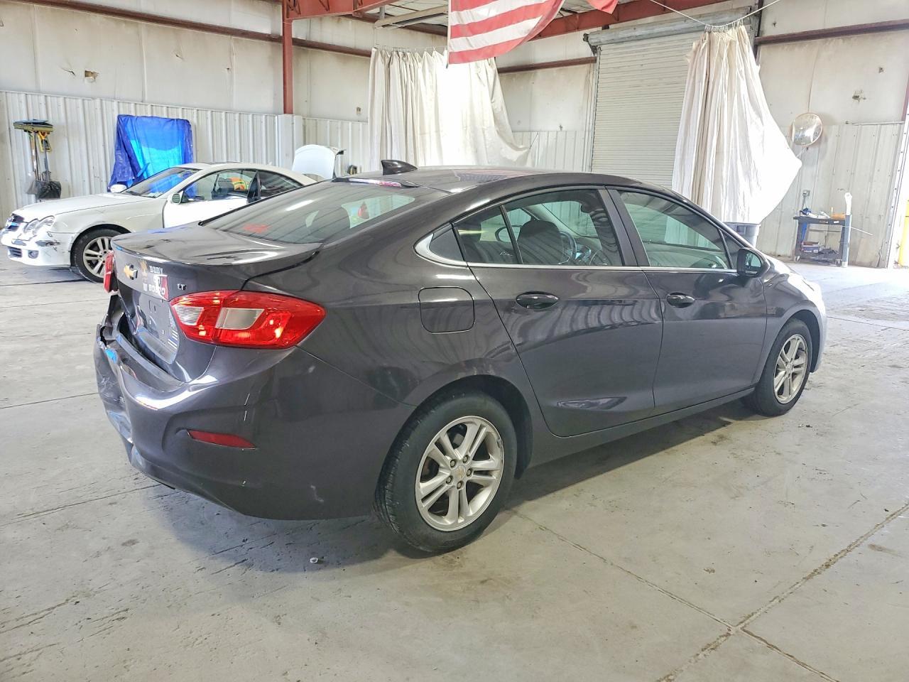 2017 Chevrolet Cruze Lt - Image 3