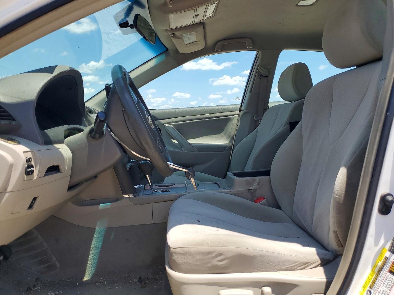 2011 Toyota Camry Le - Фото 7