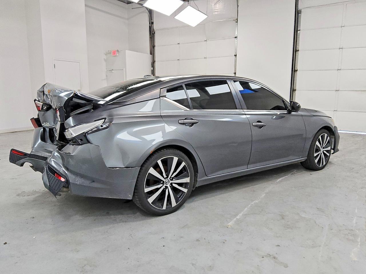 2020 Nissan Altima Sr - Фото 3
