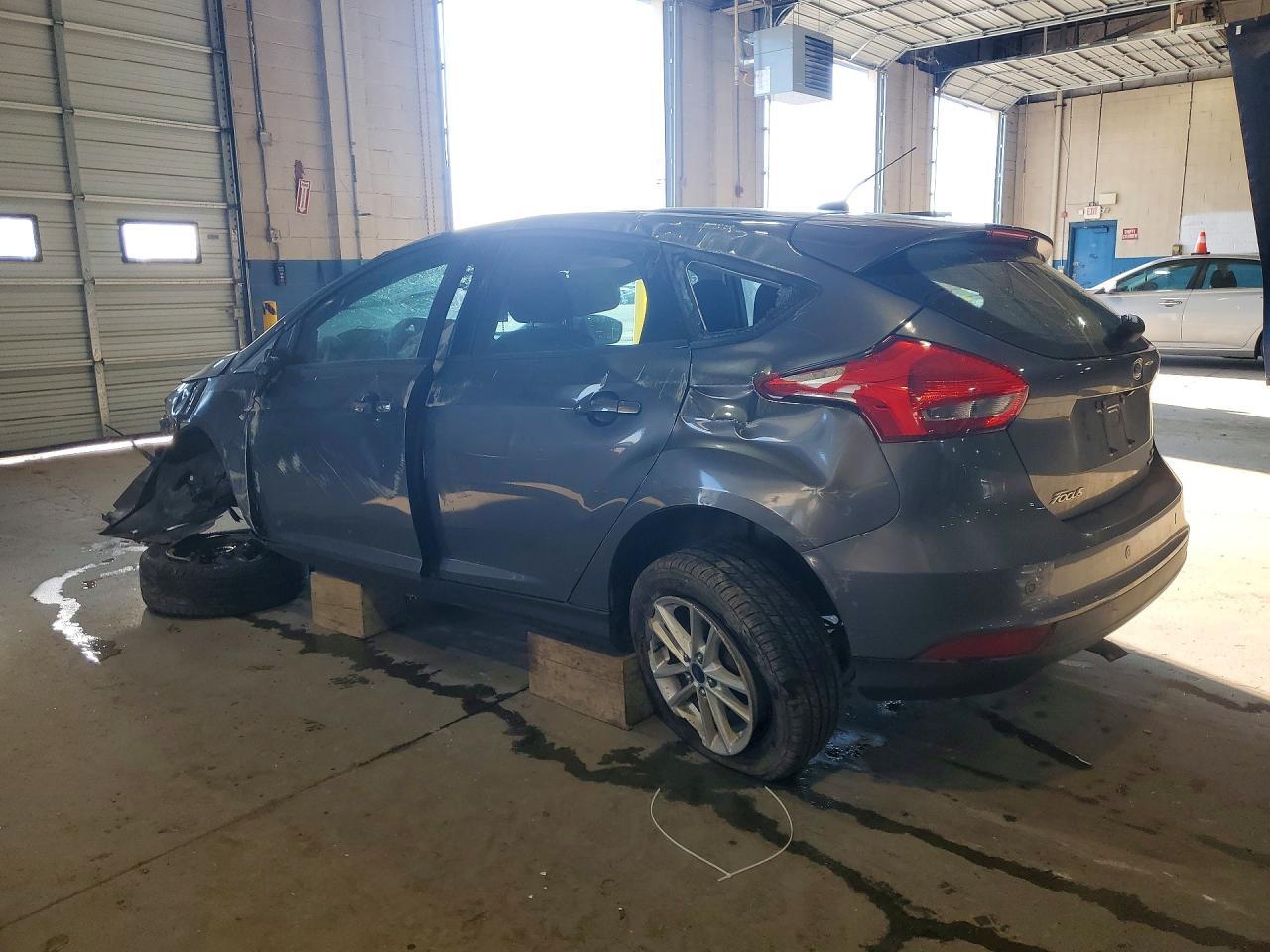 2015 Ford Focus Se - Image 2