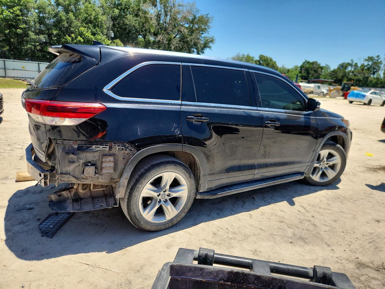 2019 Toyota Highlander Limited - Image 3