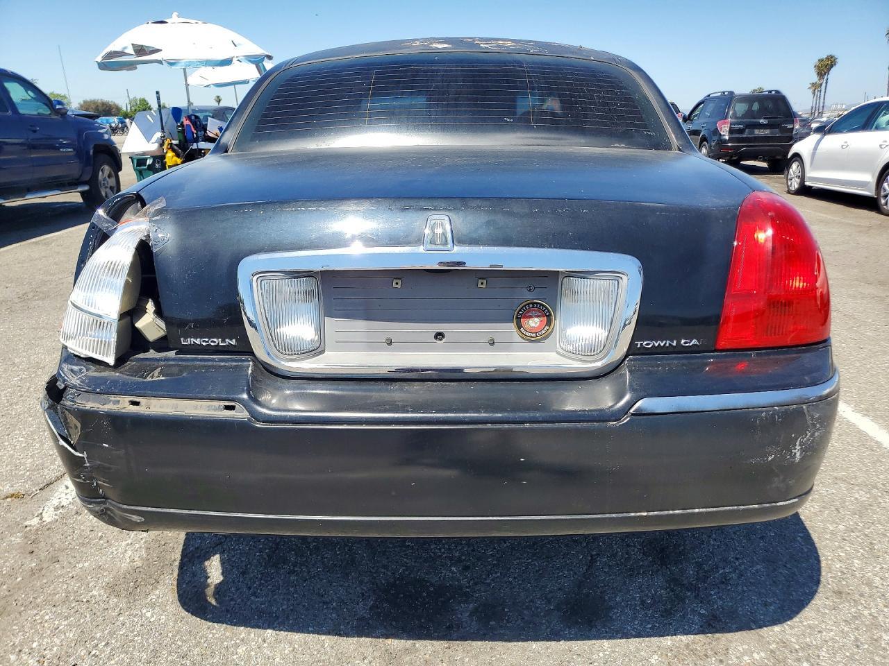 2010 Lincoln Town Car Signature Limited - Фото 6